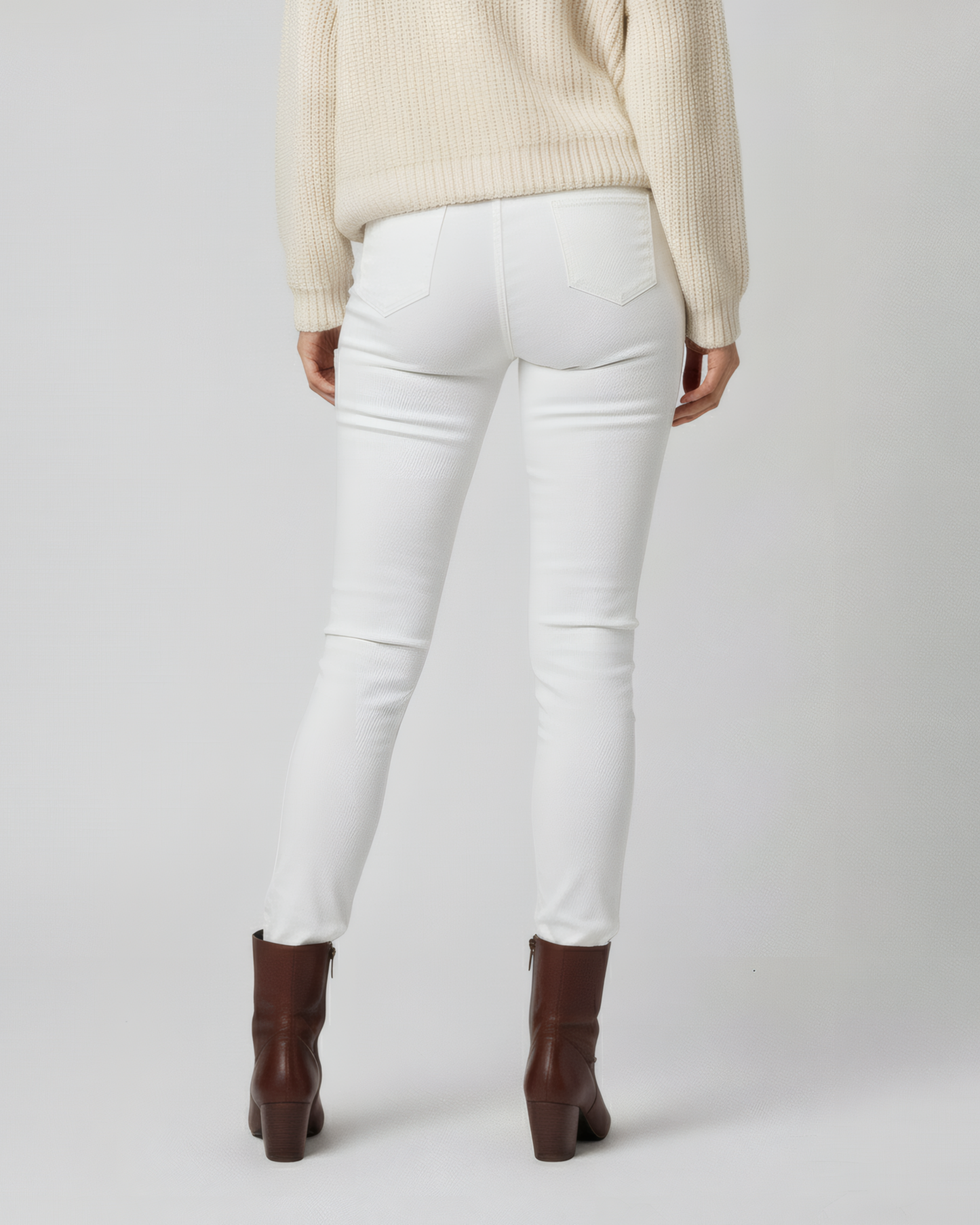 CLASSIC BUTTON WHITE PANTS